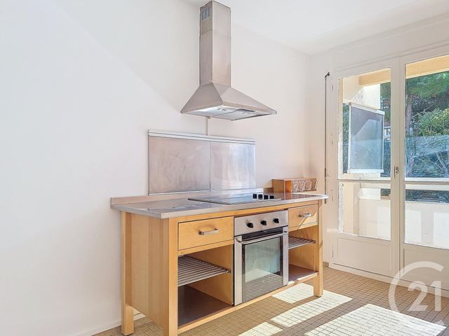 Appartement T1 à louer - 1 pièce - 55.92 m2 - MARSEILLE - 13009 - PROVENCE-ALPES-COTE-D-AZUR - Century 21 Can Transactions