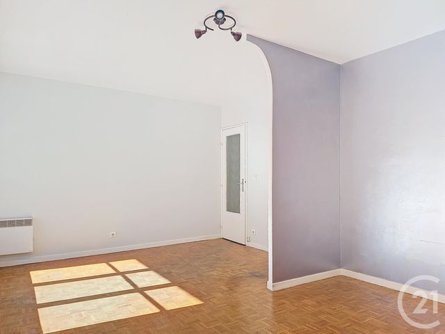Appartement T1 à louer - 1 pièce - 55.92 m2 - MARSEILLE - 13009 - PROVENCE-ALPES-COTE-D-AZUR - Century 21 Can Transactions
